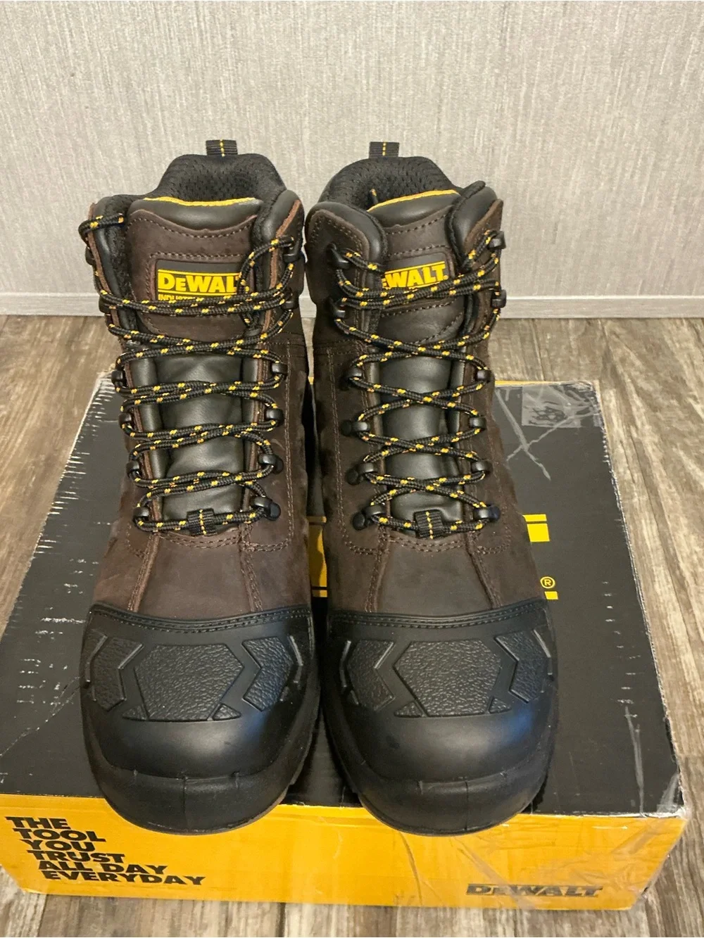 DEWALT Men's Brown Lace-Up Safety Boot 10 Wide